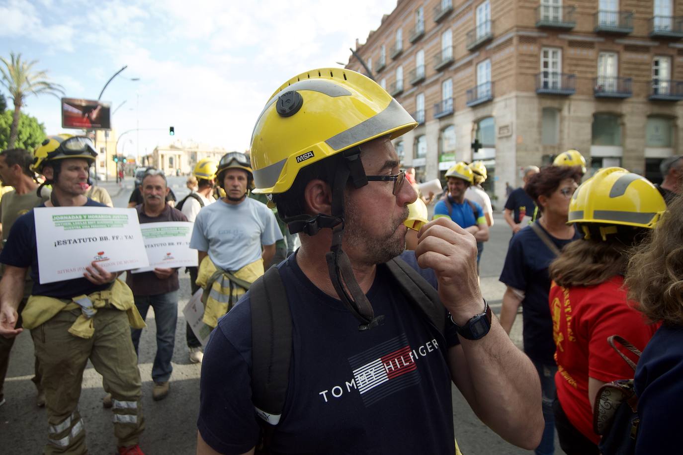 Protesta de bomberos y ambulancias en Murcia