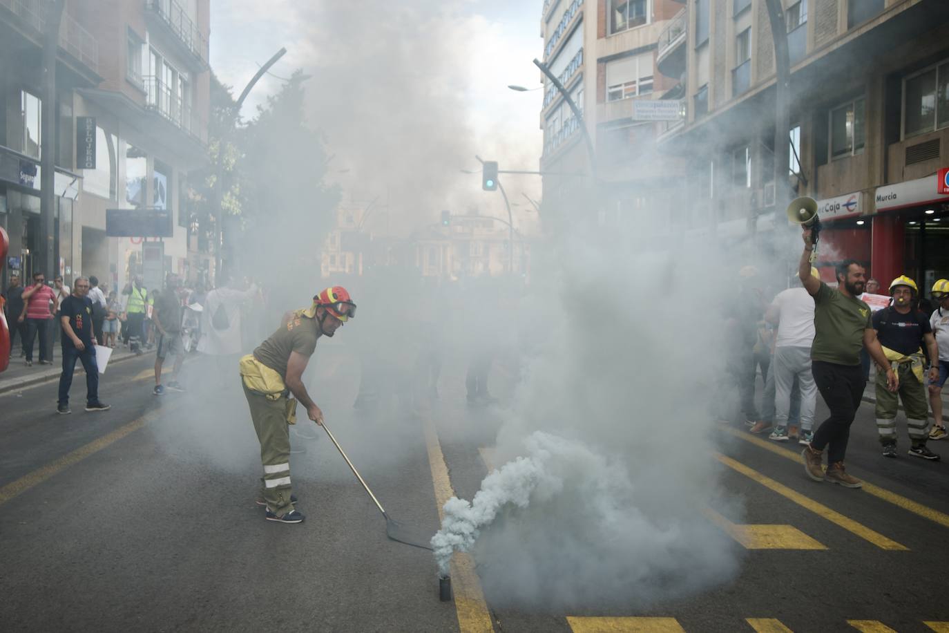 Protesta de bomberos y ambulancias en Murcia