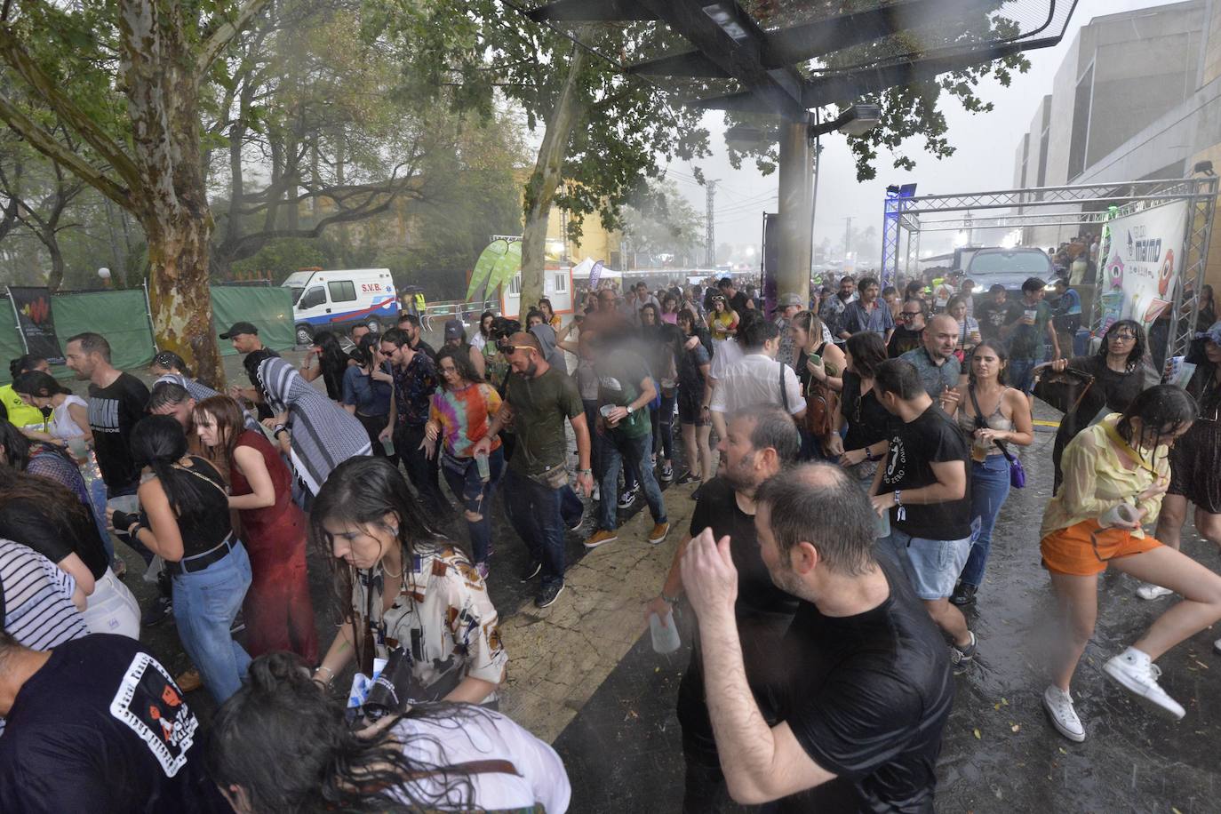 Desalojan el festival Warm Up por una tromba de agua