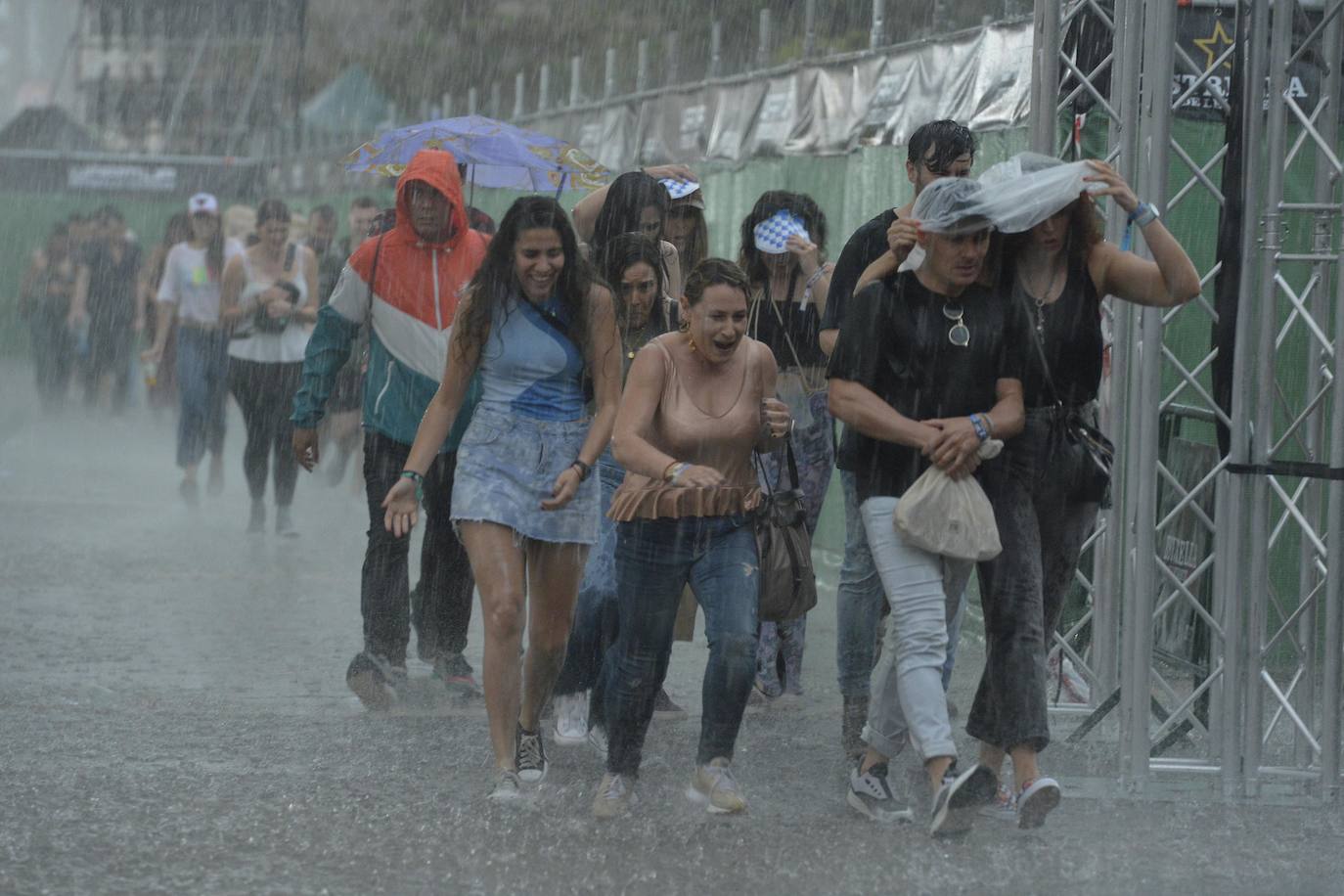 Desalojan el festival Warm Up por una tromba de agua