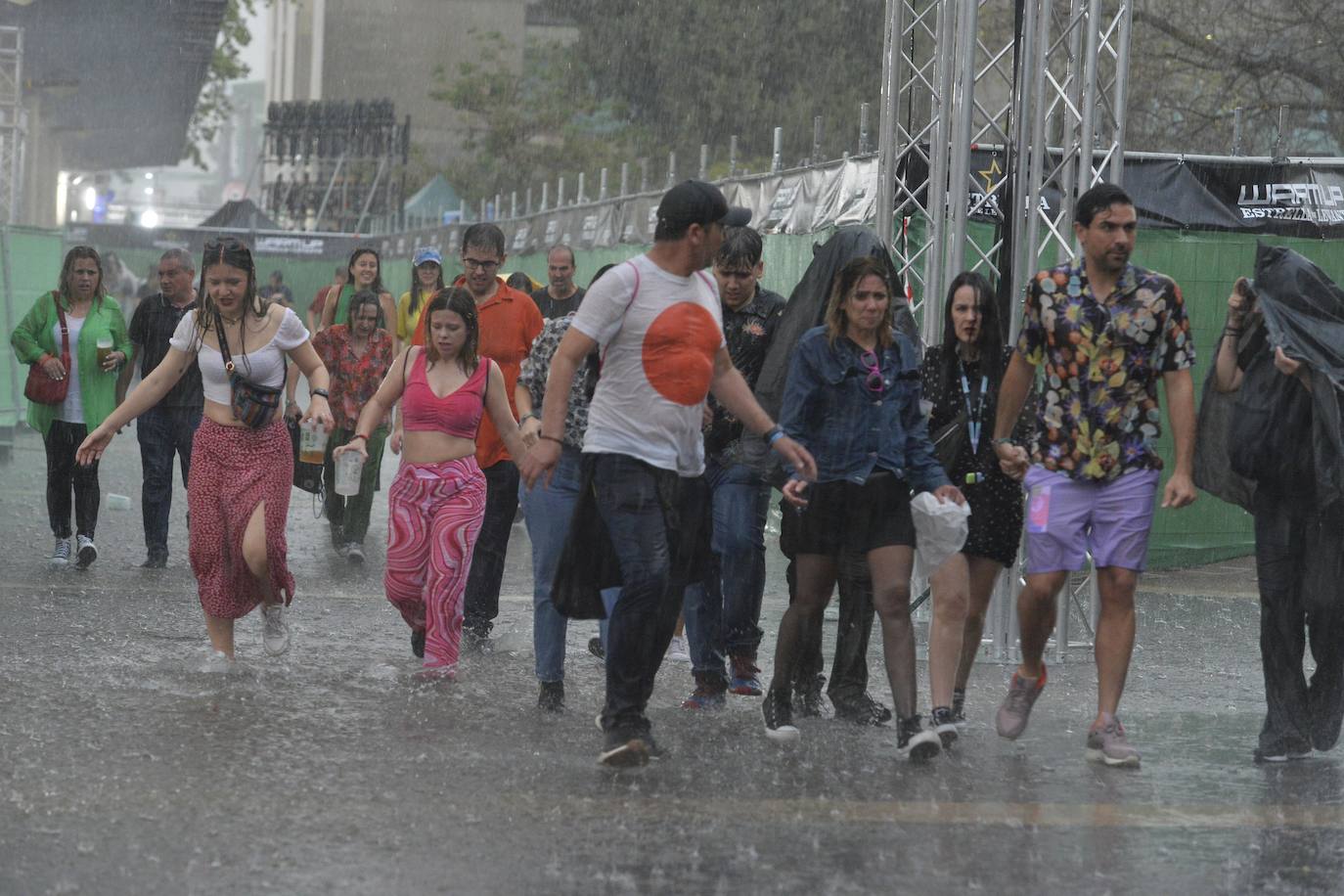 Desalojan el festival Warm Up por una tromba de agua