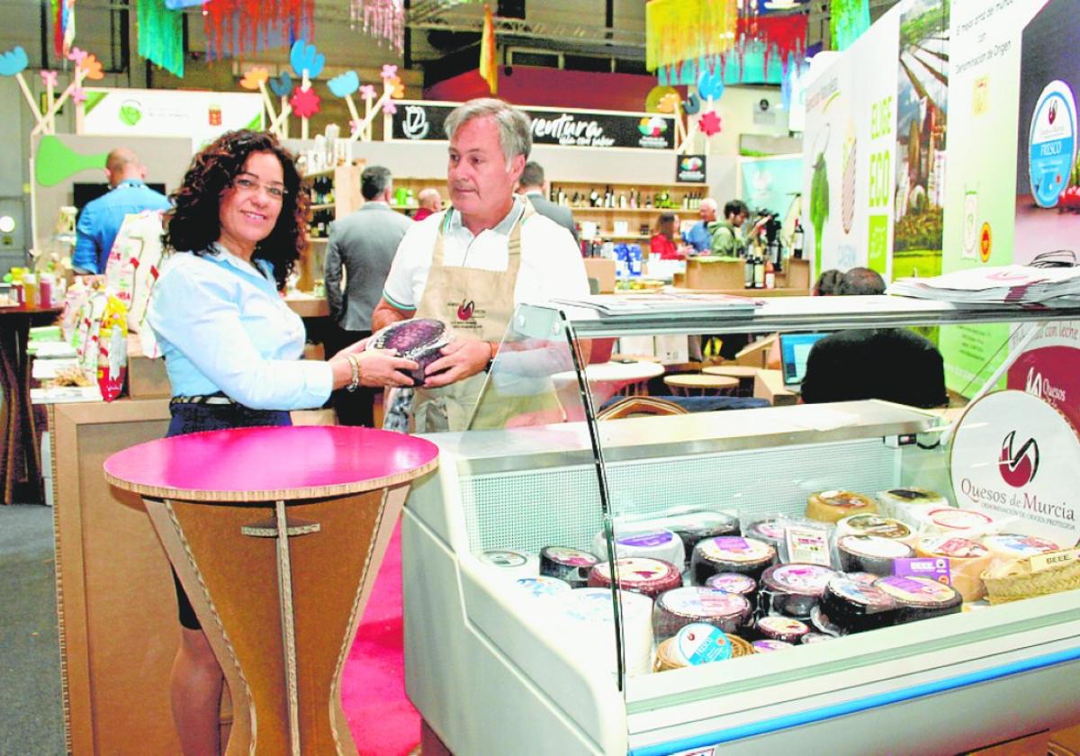 Equipo de Quesos de Murcia durante el Salon Gourmets.