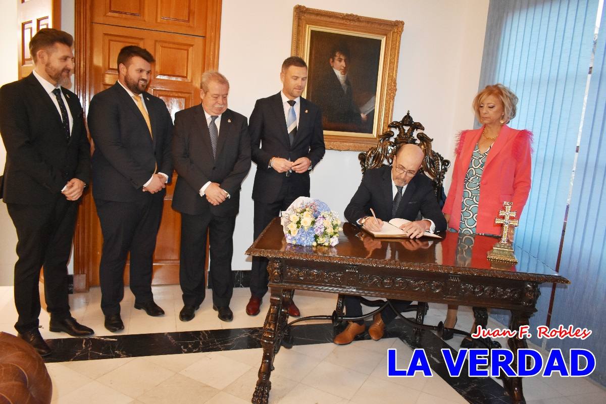 Sánchez Robles invita a vivir con intensidad las Fiestas de la Cruz