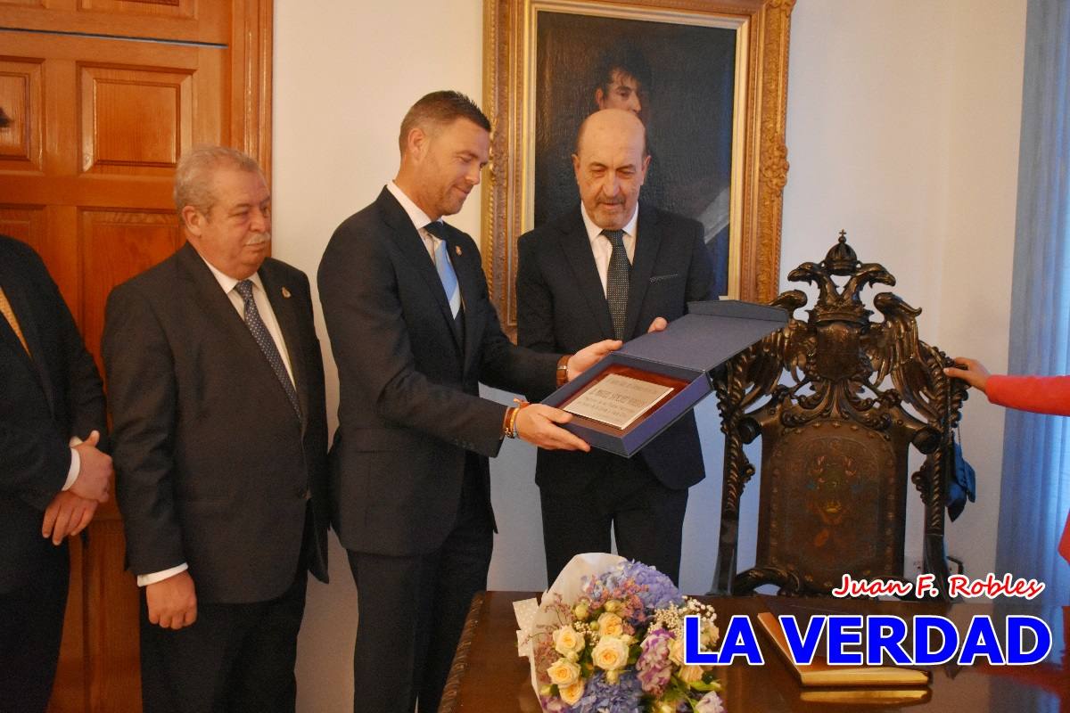 Sánchez Robles invita a vivir con intensidad las Fiestas de la Cruz