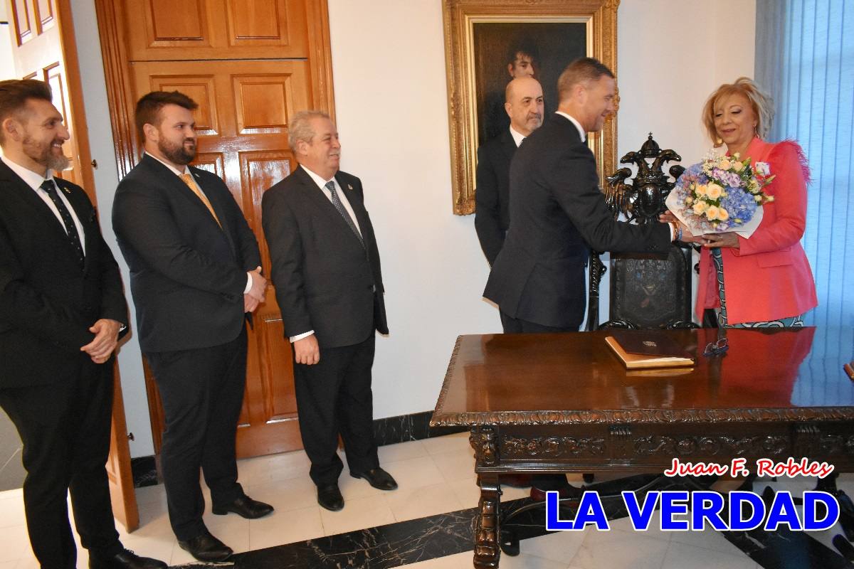 Sánchez Robles invita a vivir con intensidad las Fiestas de la Cruz