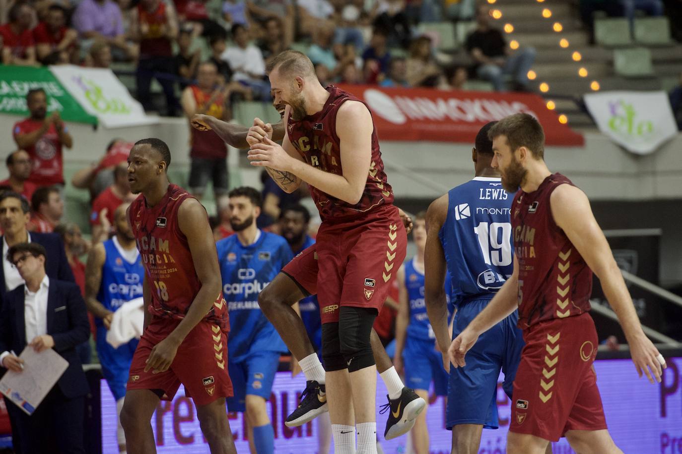 La victoria del UCAM Murcia frente al Fuenlabrada, en imágenes
