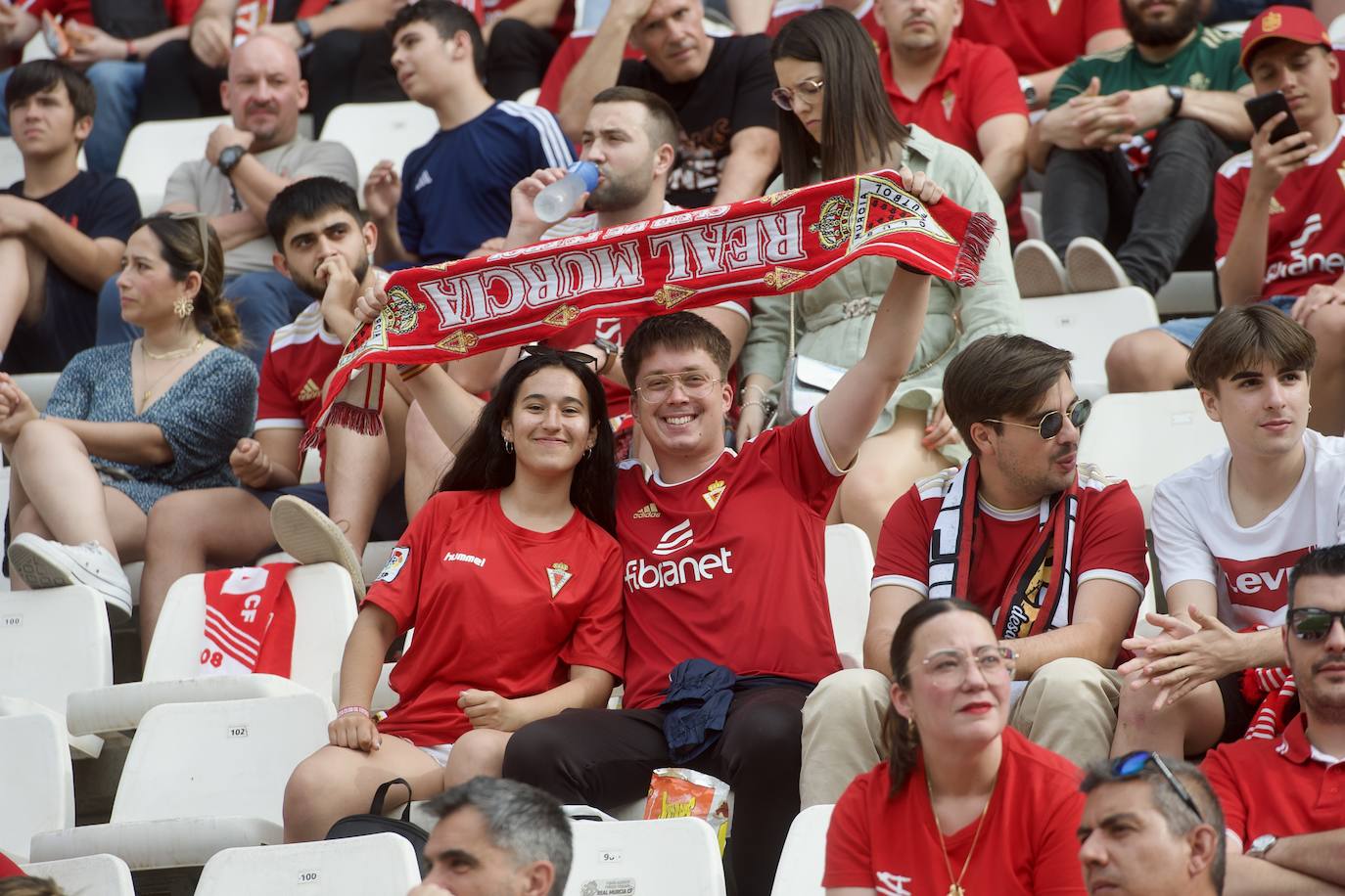 La derrota del Real Murcia frente al Intercity, en imágenes