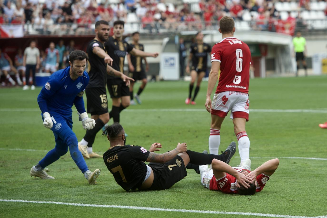 La derrota del Real Murcia frente al Intercity, en imágenes