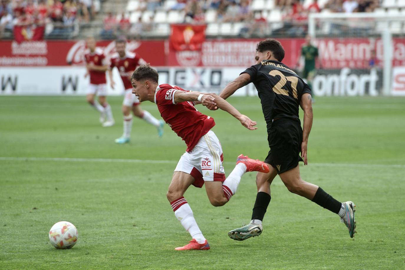 La derrota del Real Murcia frente al Intercity, en imágenes