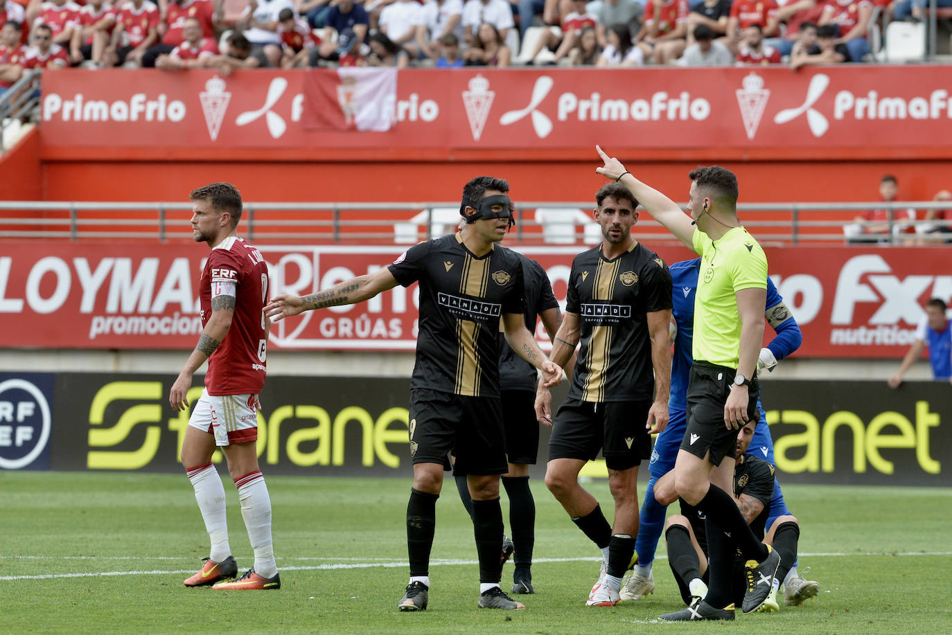 La derrota del Real Murcia frente al Intercity, en imágenes