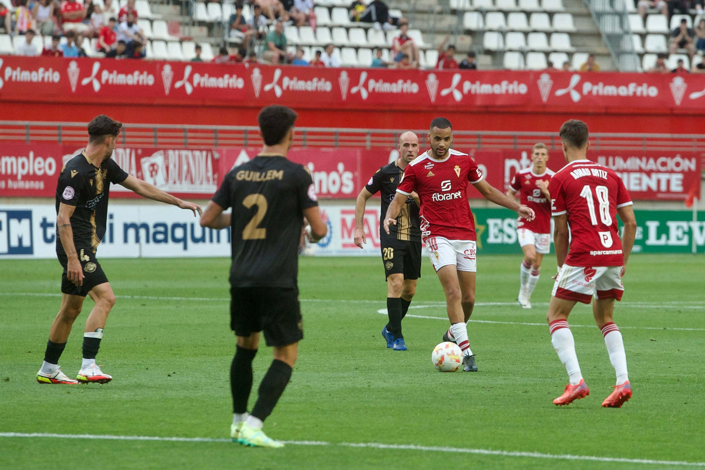 La derrota del Real Murcia frente al Intercity, en imágenes