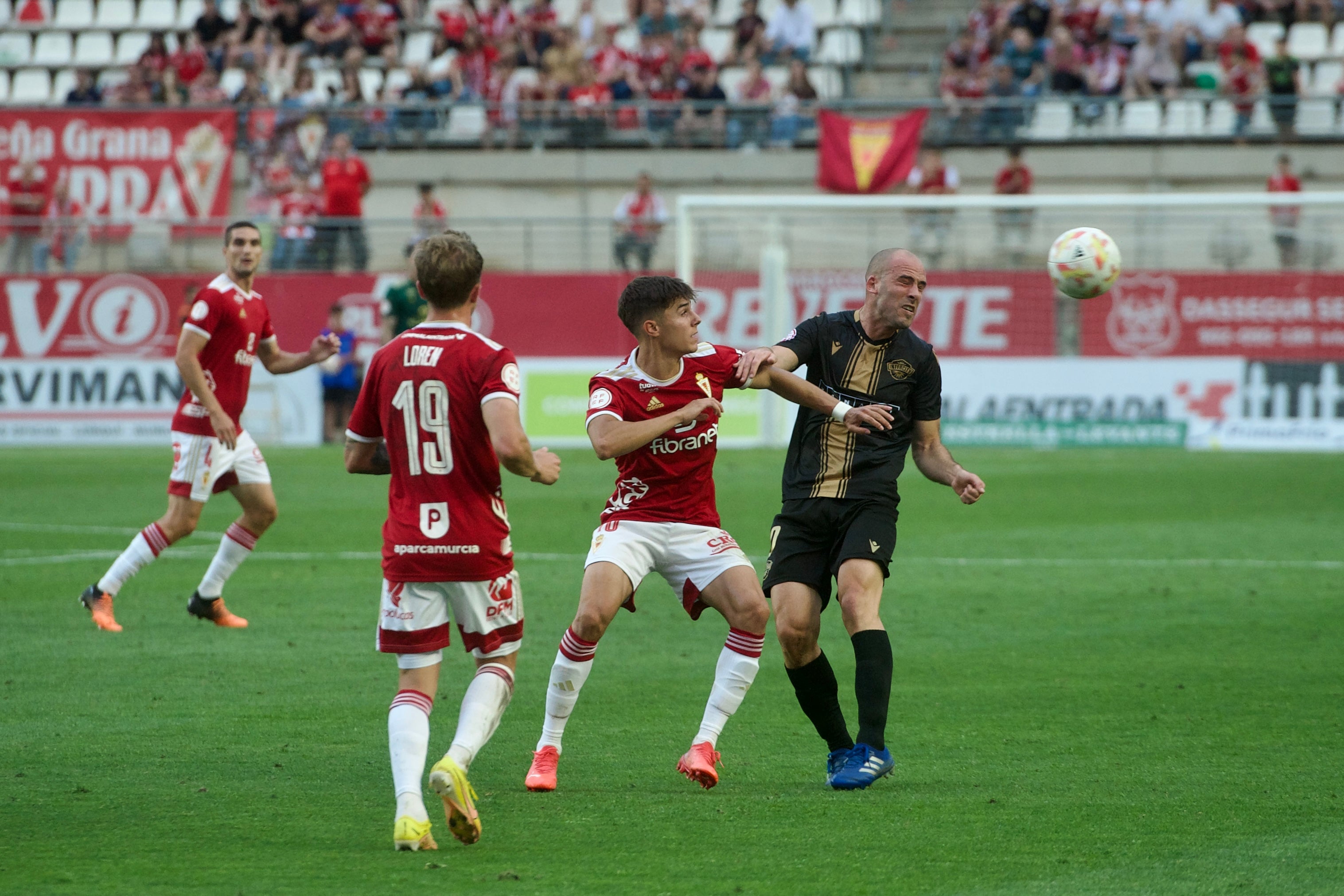 La derrota del Real Murcia frente al Intercity, en imágenes