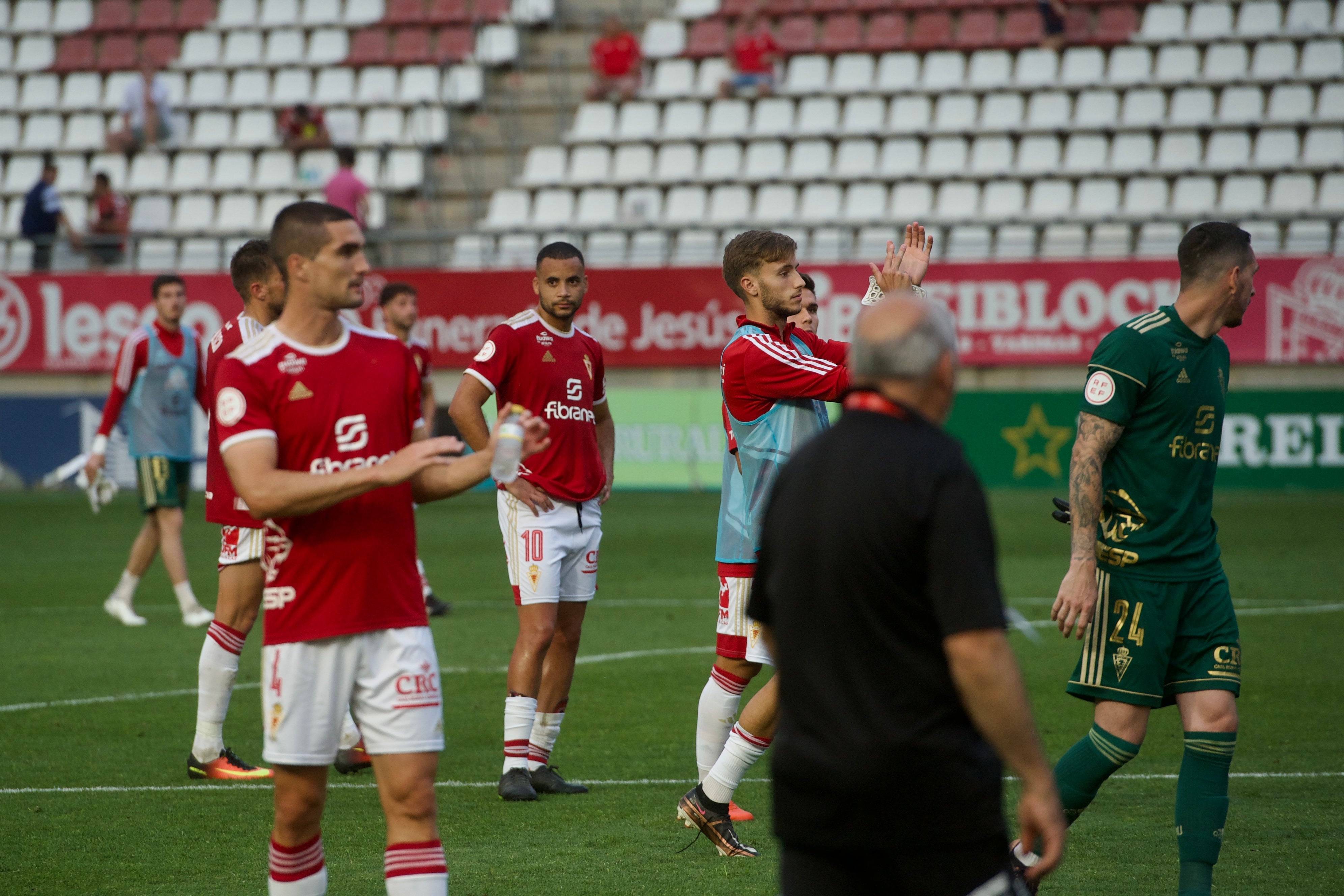 La derrota del Real Murcia frente al Intercity, en imágenes