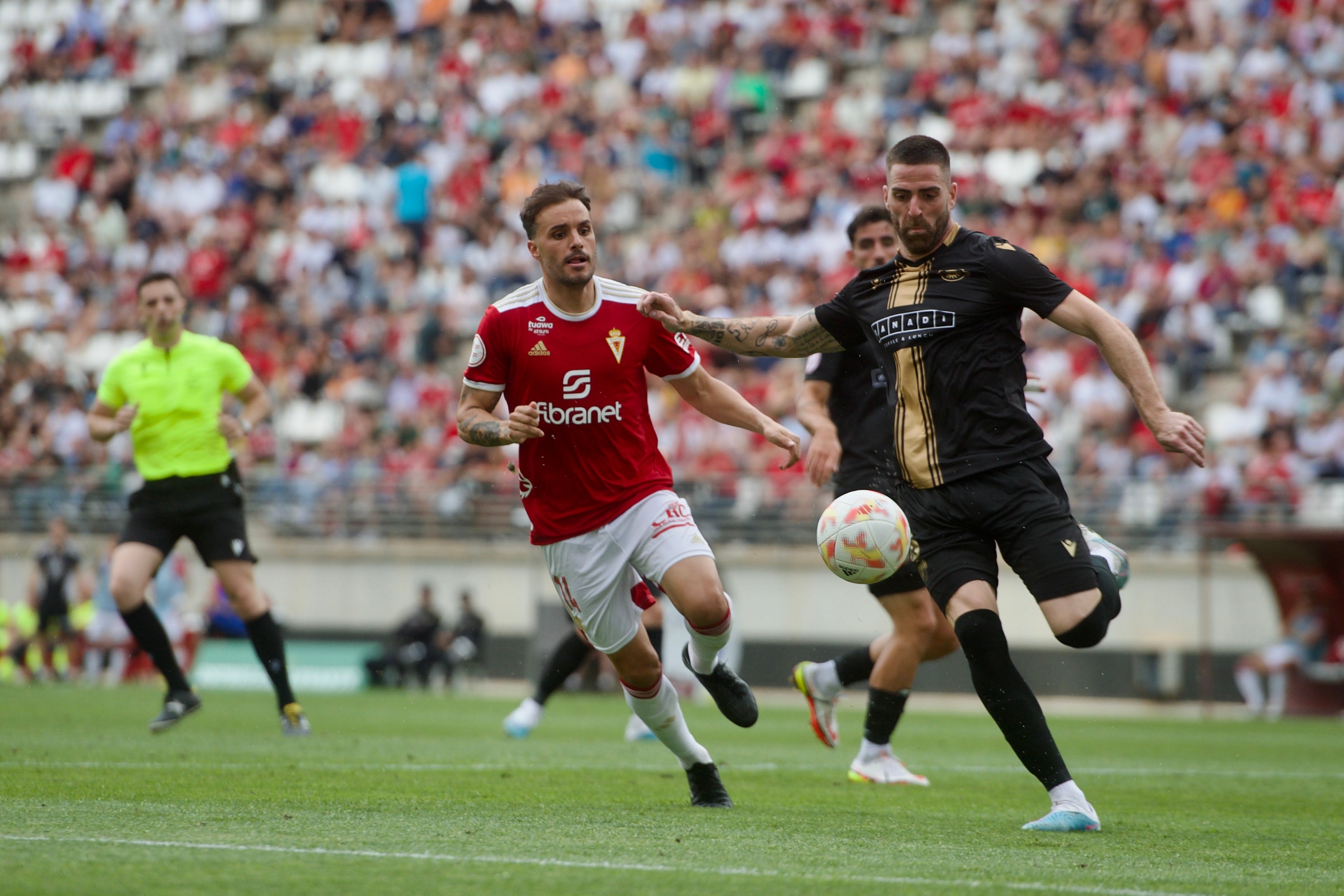 La derrota del Real Murcia frente al Intercity, en imágenes