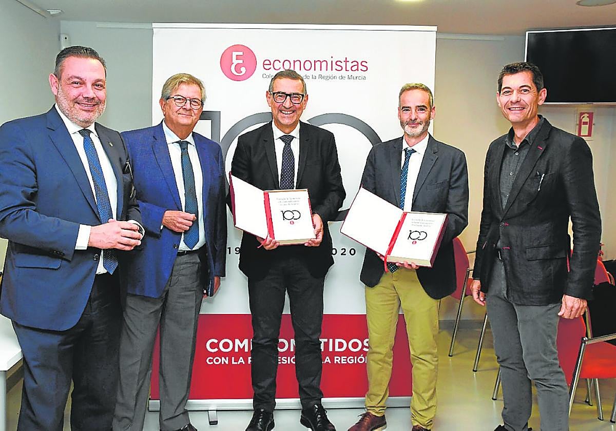 Edición Premium de los economistas para el rector Luján