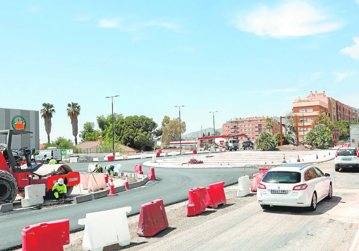 Dos rotondas transforman el acceso a Lorca a través del barrio de Apolonia  | La Verdad