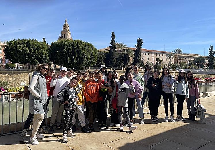 Alumnos de 5º de Primaria del CEIP San José de la Montaña en una excursión.