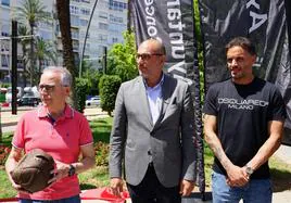 Pedro León, este martes, en la colocación de una plaza conmemorativa en la Plaza Circular, donde estaba ubicado el primer campo del Real Murcia.