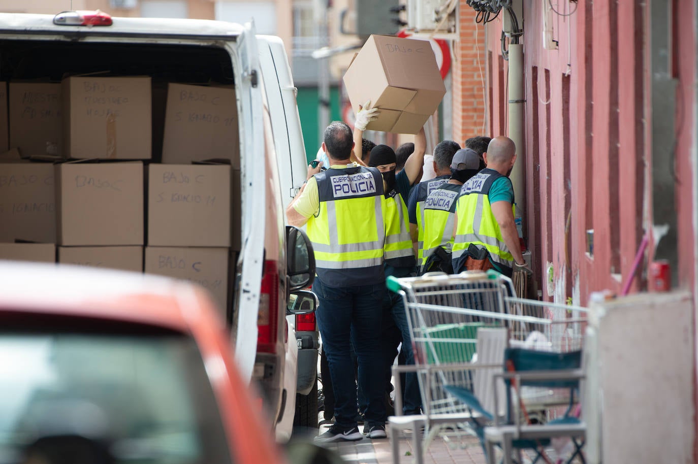 La redada en pisos de Espinardo destinados a producir &#039;maría&#039;, en imágenes