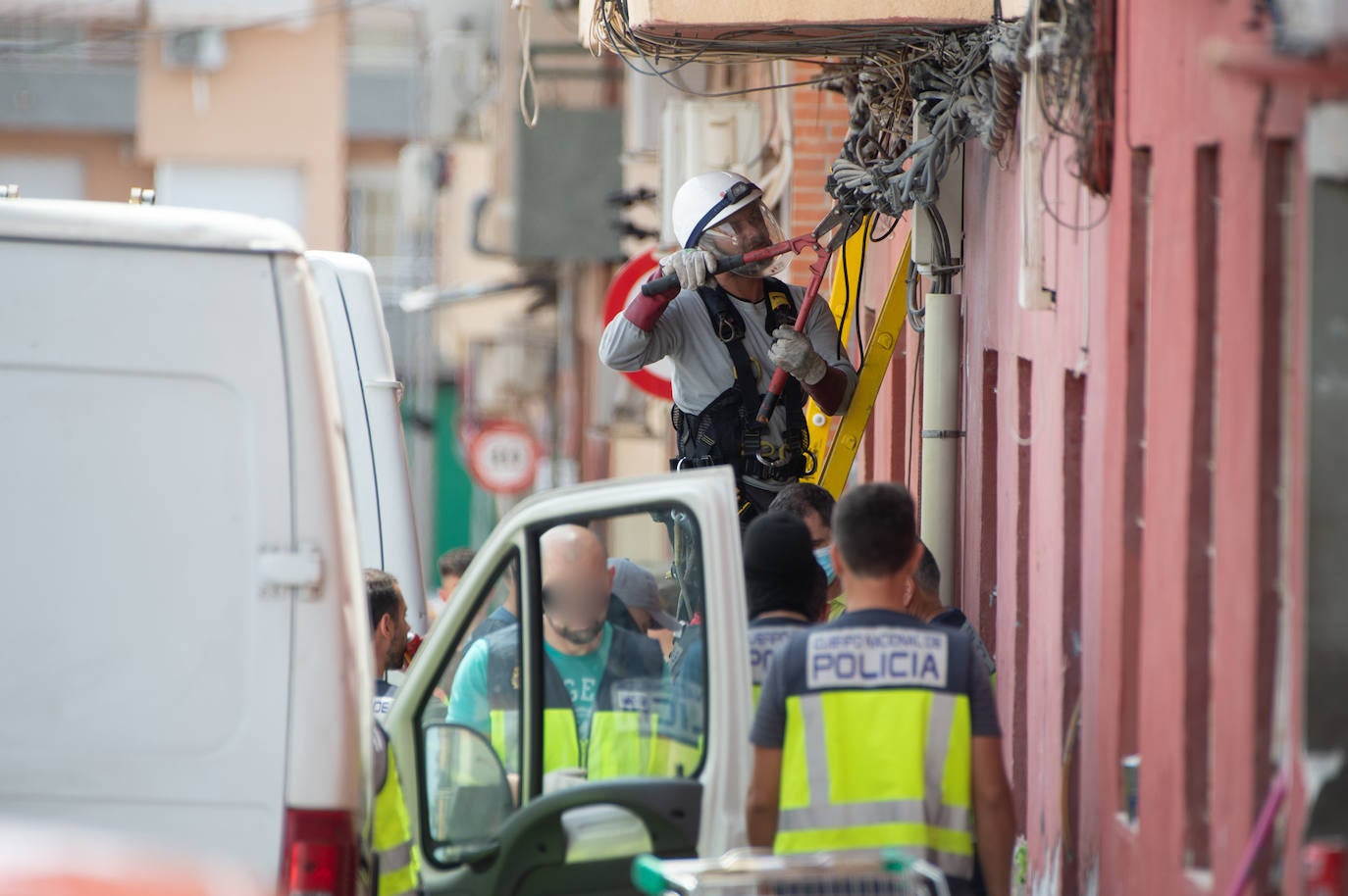 La redada en pisos de Espinardo destinados a producir &#039;maría&#039;, en imágenes