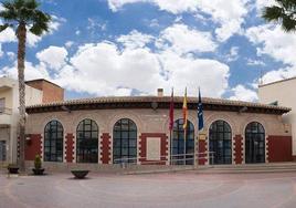 Fachada del Ayuntamiento de Campos del Río.