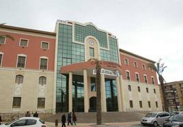 Fachada del Ayuntamiento de Los Alcázares.