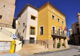 Fachada del Ayuntamiento de Ulea, en una imagen de archivo.