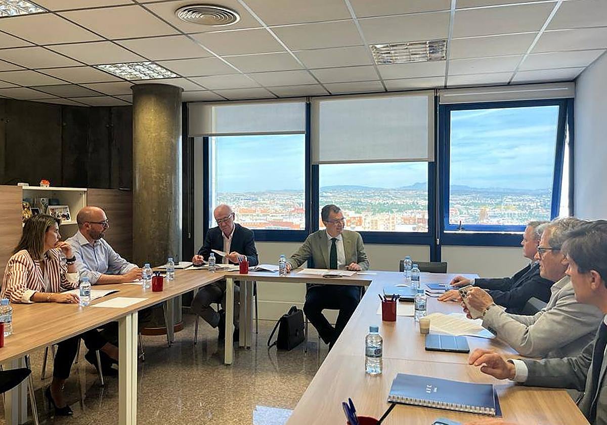 Una imagen de la reunión mantenida este jueves.