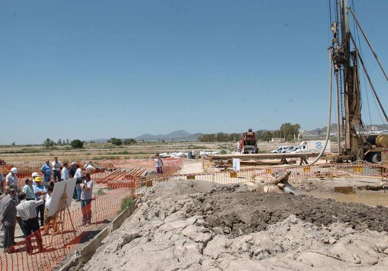 Prospección de un pozo de sequía en Torrecilla (Lorca) en 2008, por parte de la CHS.