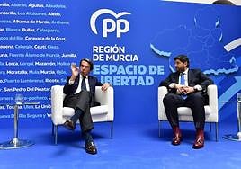 El acto de Aznar y López Miras en el Casino de Murcia, en imágenes