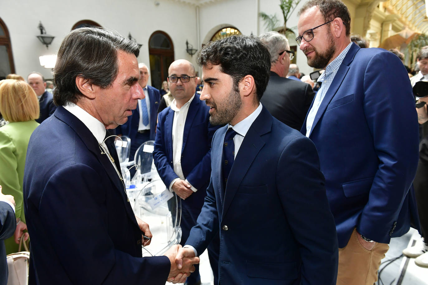El acto de Aznar y López Miras en el Casino de Murcia, en imágenes