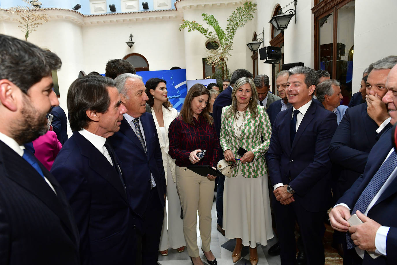 El acto de Aznar y López Miras en el Casino de Murcia, en imágenes