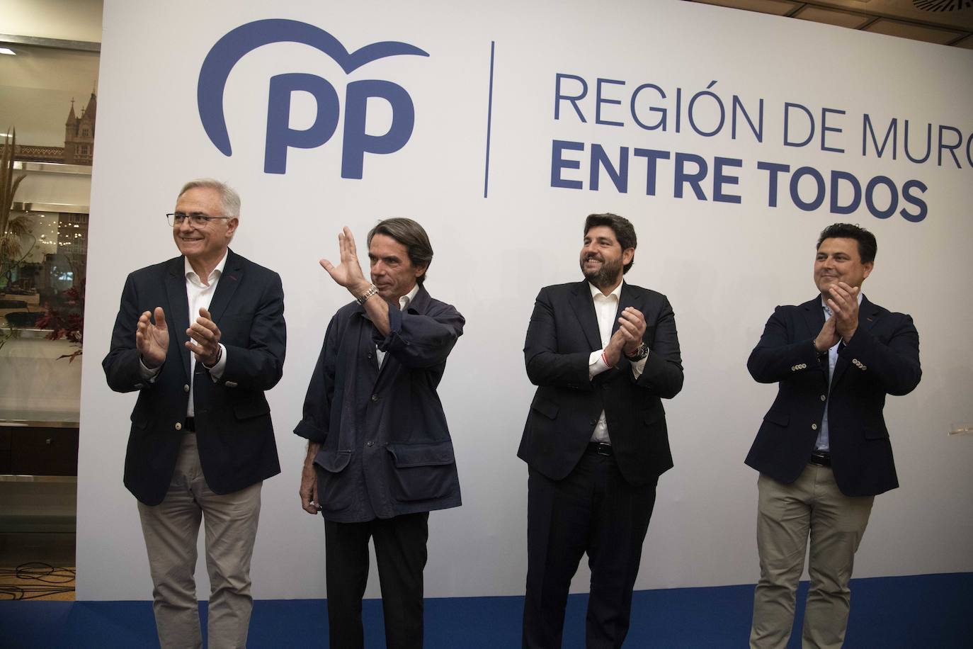 Encuentro de Aznar con agricultores y militantes en Torre Pacheco, en imágenes