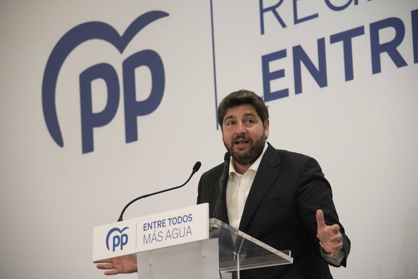 Encuentro de Aznar con agricultores y militantes en Torre Pacheco, en imágenes