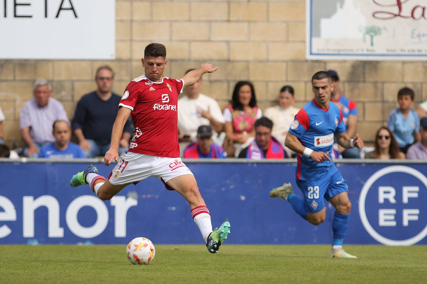 La derrota del Real Murcia frente al Amorebieta, en imágenes