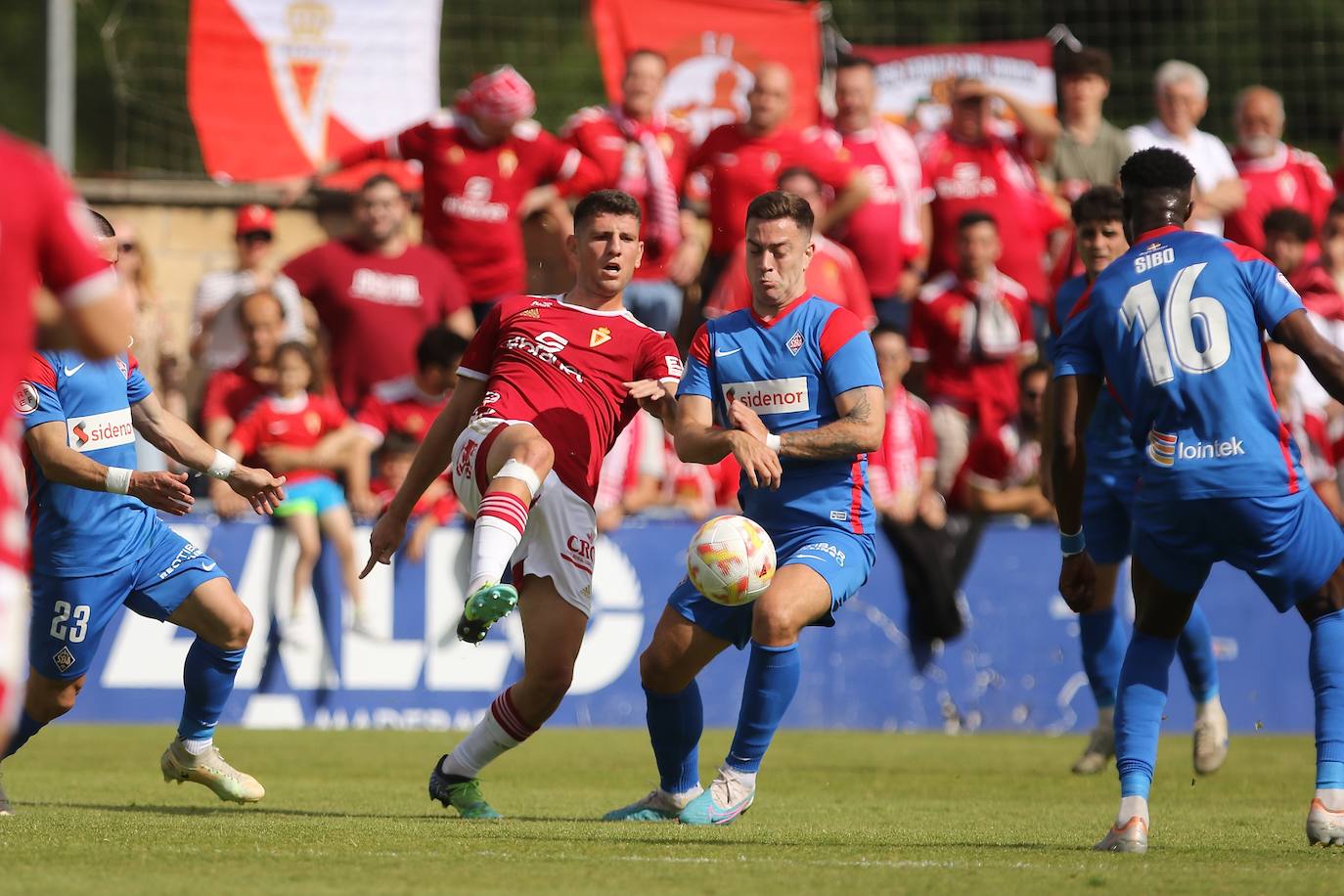 La derrota del Real Murcia frente al Amorebieta, en imágenes