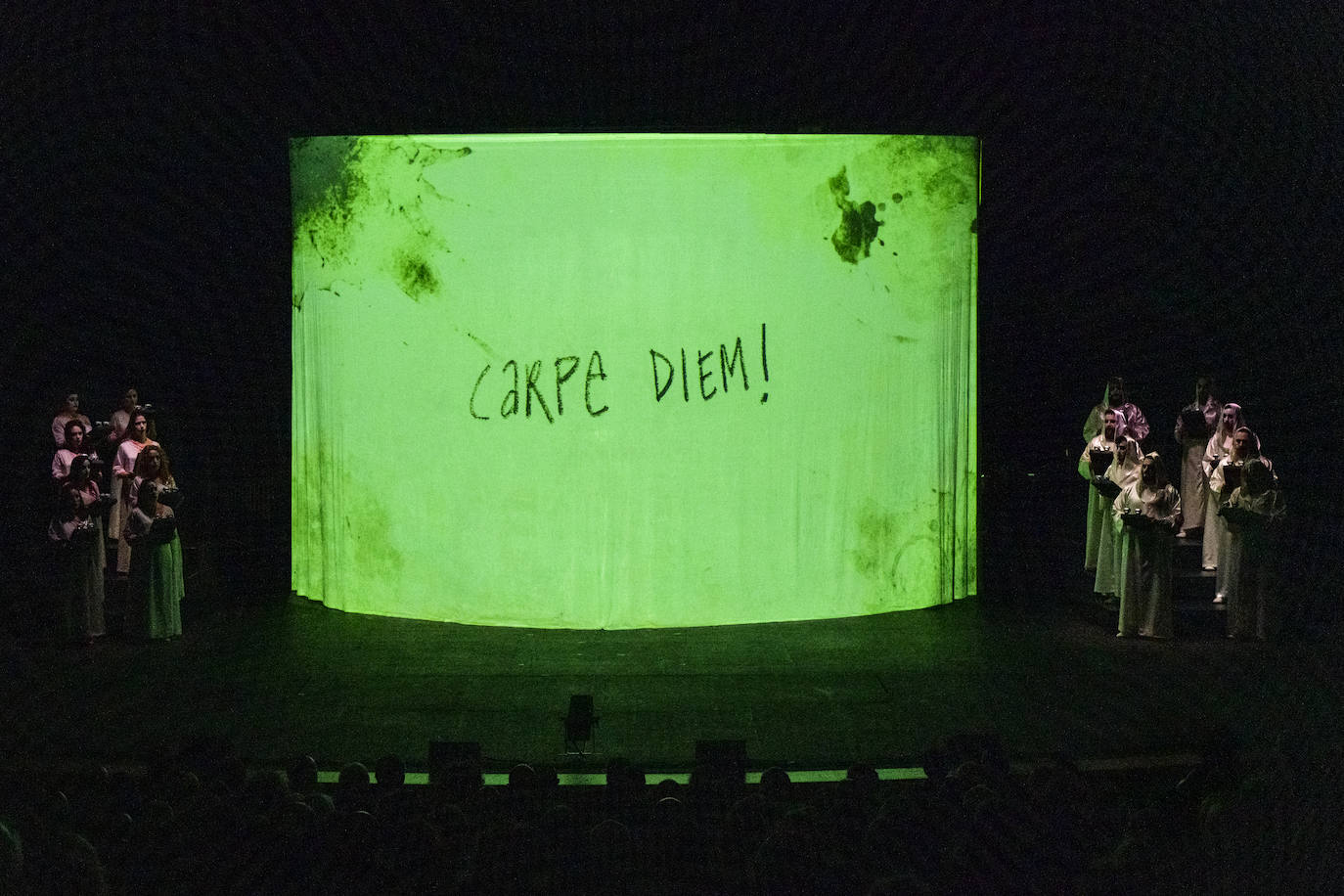 La Fura dels Baus representa Carmina Burana en el Víctor Villegas