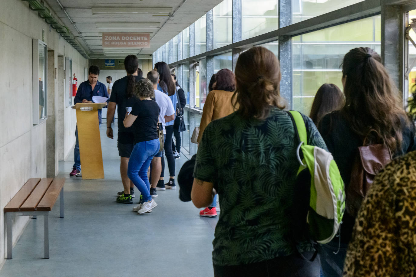 2.904 aspirantes compiten en las Oposiciones de Correos en Murcia