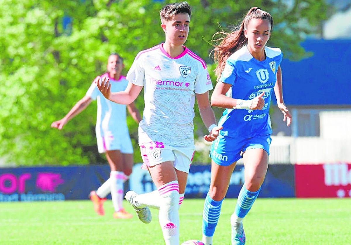 Lucía Pardo y Daniela Arques, del Alhama, durante el encuentro de ayer en Fuenlabrada.