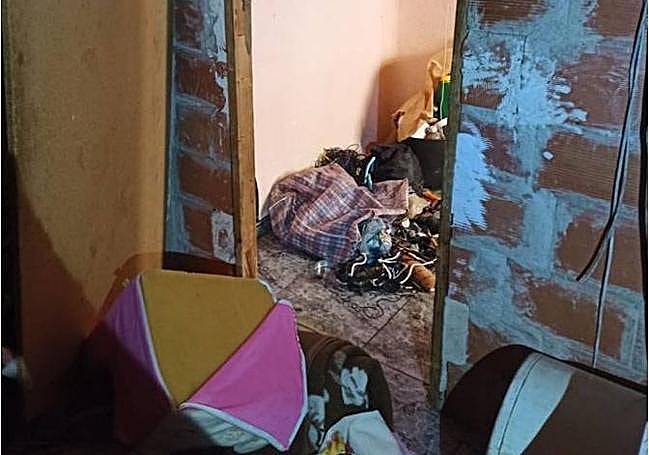 Entrada a la habitación en la que supuestamente estuvo retenido.