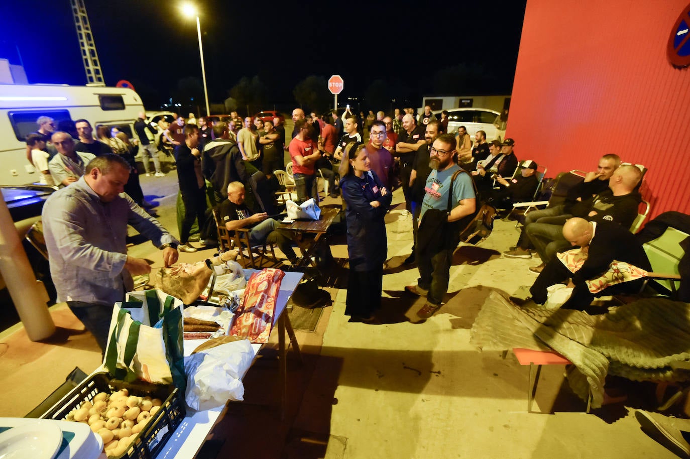 Las imágenes de la acampada de la plantilla de los &#039;coloraos&#039; en Murcia