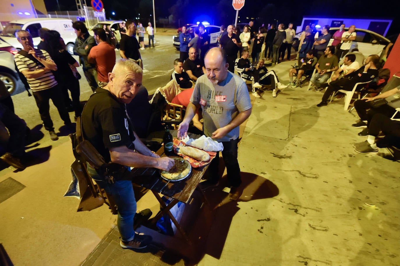 Las imágenes de la acampada de la plantilla de los &#039;coloraos&#039; en Murcia