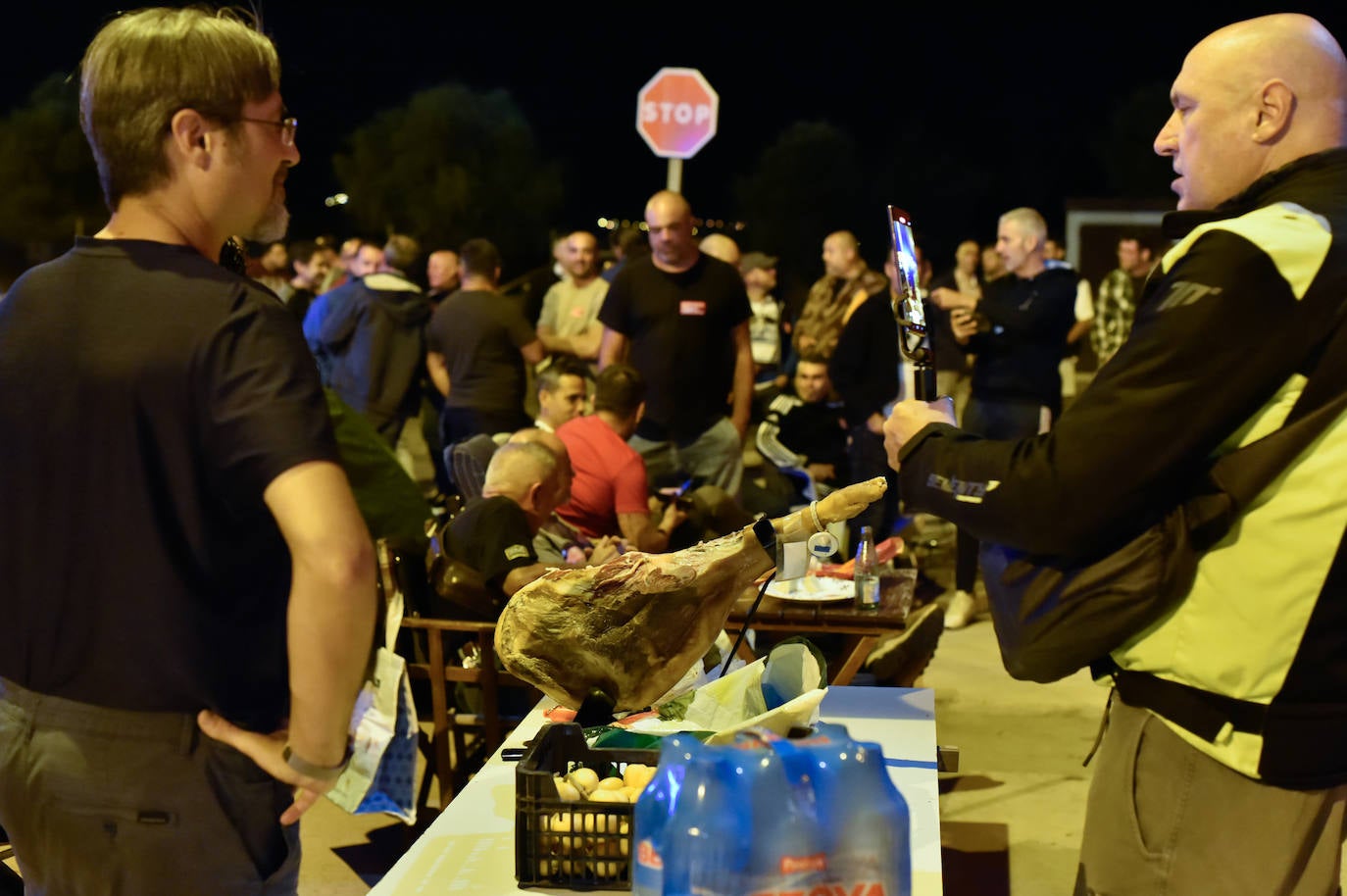 Las imágenes de la acampada de la plantilla de los &#039;coloraos&#039; en Murcia