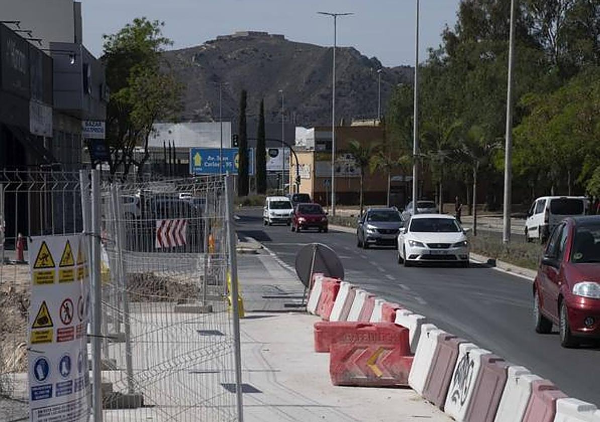 Obras en la calle Floridablanca, frente a la antigua gasolinera.