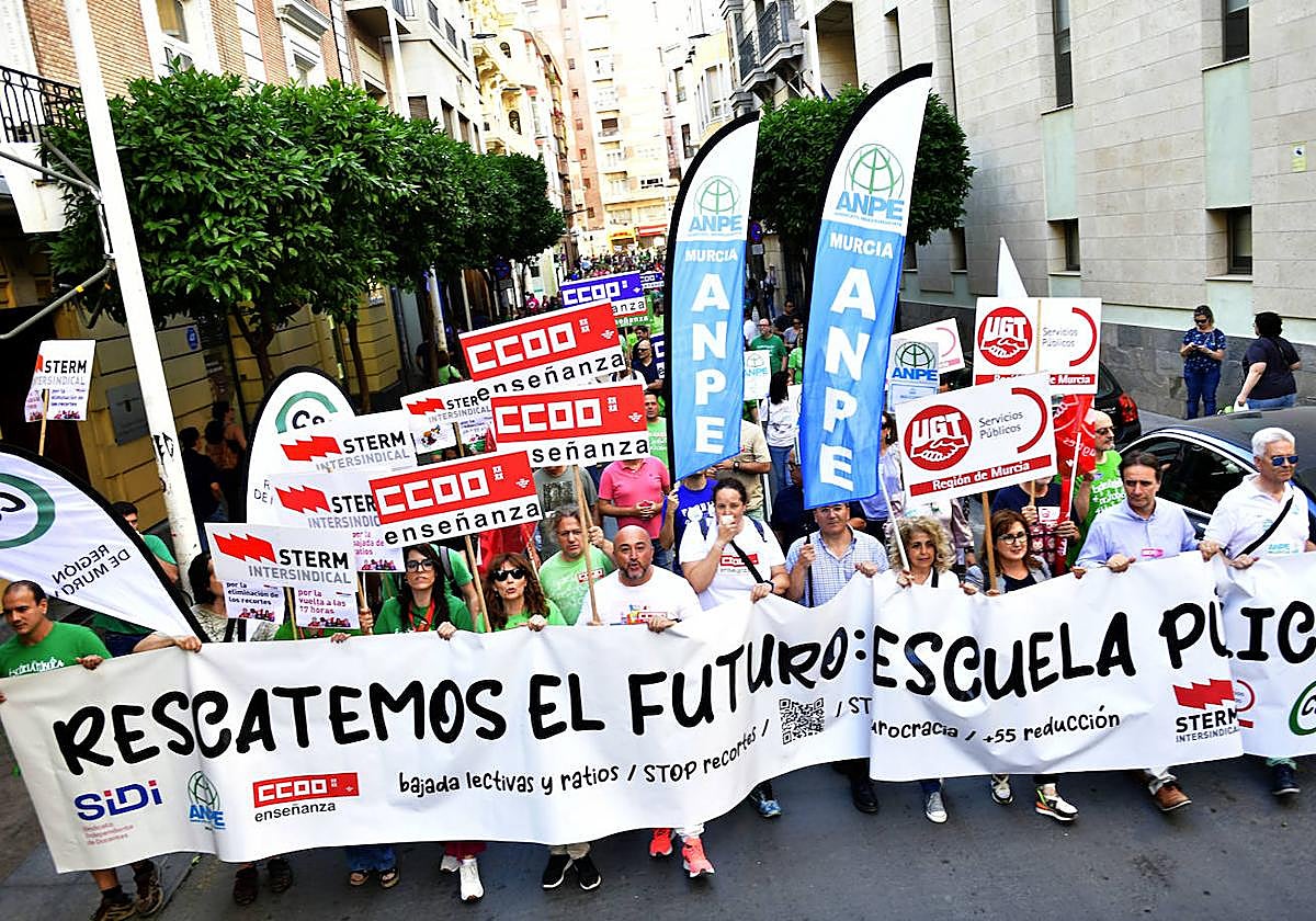 La manifestación por la escuela pública de Murcia, en imágenes