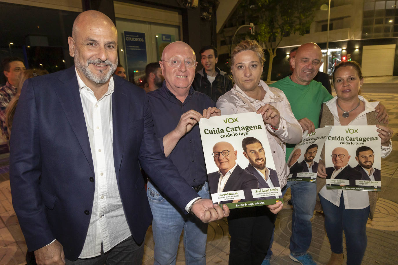 Pegada de Carteles de Vox, con su candidato Diego Salinas, en Cartagena.