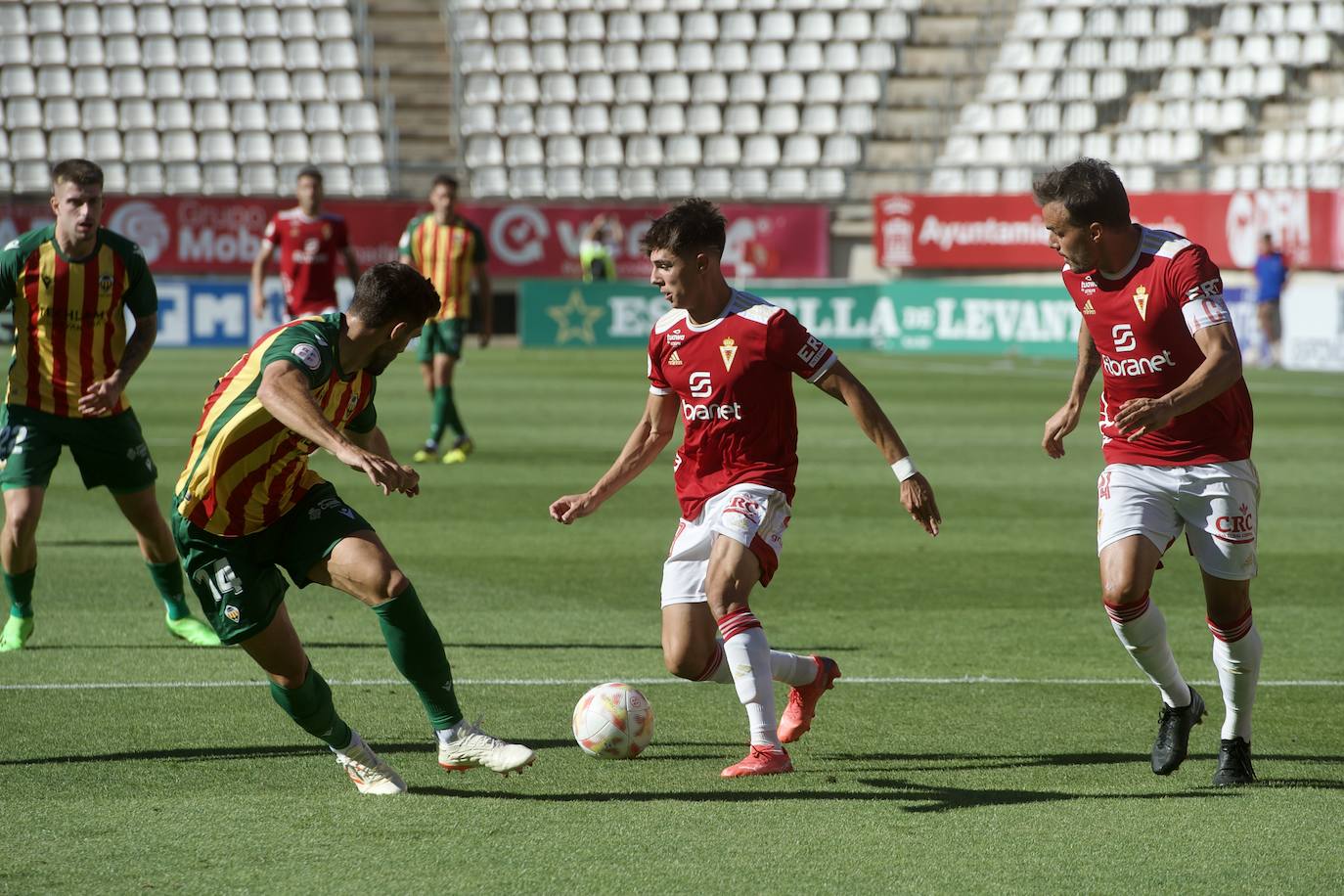 El empate del Real Murcia frente al Castellón, en imágenes