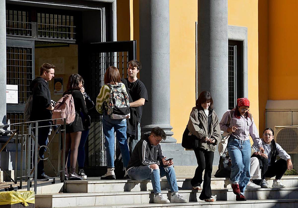 Estudiantes de la UMU en el campus de la Merced, en una imagen de archivo.