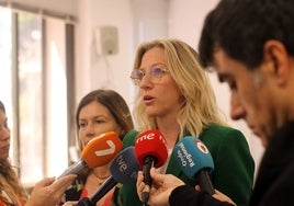 María José Ros, este martes tras reunirse con la Asociación de Padres Separados.