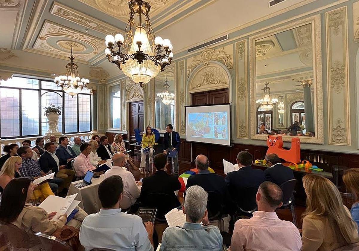 Ballesta, durante un encuentro con el sector educativo.